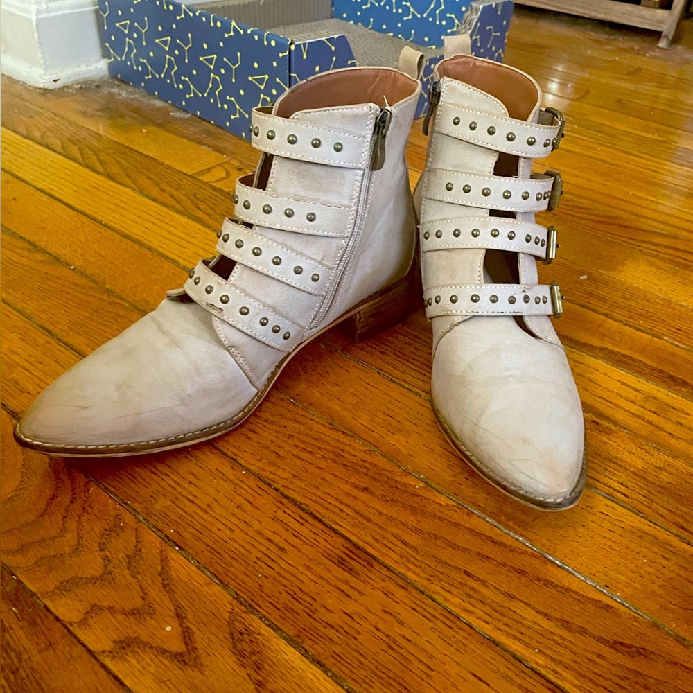 Belted light brown booties